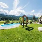 Helmhotel